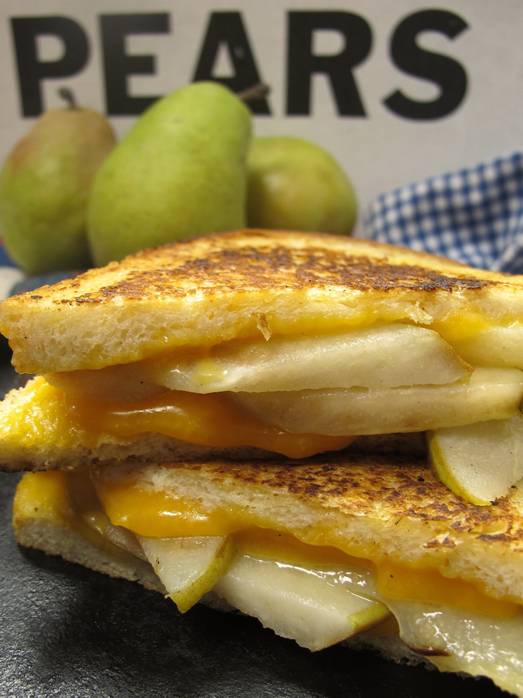 grilled-cheese-and-pears